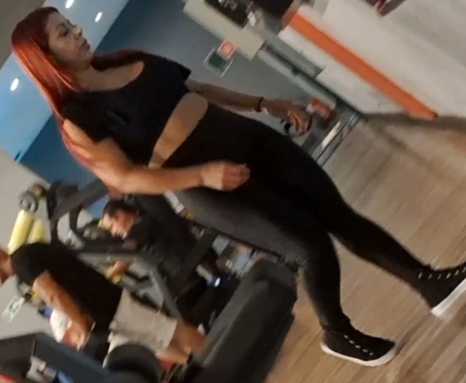 大屁股 大乳房 乳沟 穿衣服 健身房 摩洛伊斯兰解放阵线 真实 真实的人 现实 红头发 厚大腿