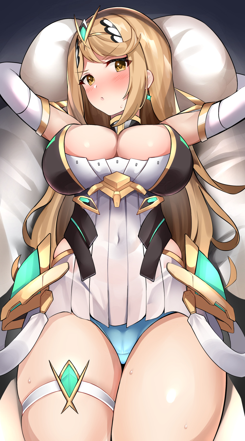 1girl 1girl 2022 诱人的alternate_breast_size 装甲连衣裙arms_above_head Arms_up 刘海big_breasts 金发_头发blue_panties 脸红乳房乳沟衣服clothing_female 耳环enishi96 Female_only 金色_眼睛hair_ornament 高清晰度臀部long_hair 仰卧mydra 任天堂内裤slim_waist 扫过的刘海thick_thighs 大腿头饰white_clo东西 Wide_hips xenoblade_(系列) xenoblade_chronicles_2