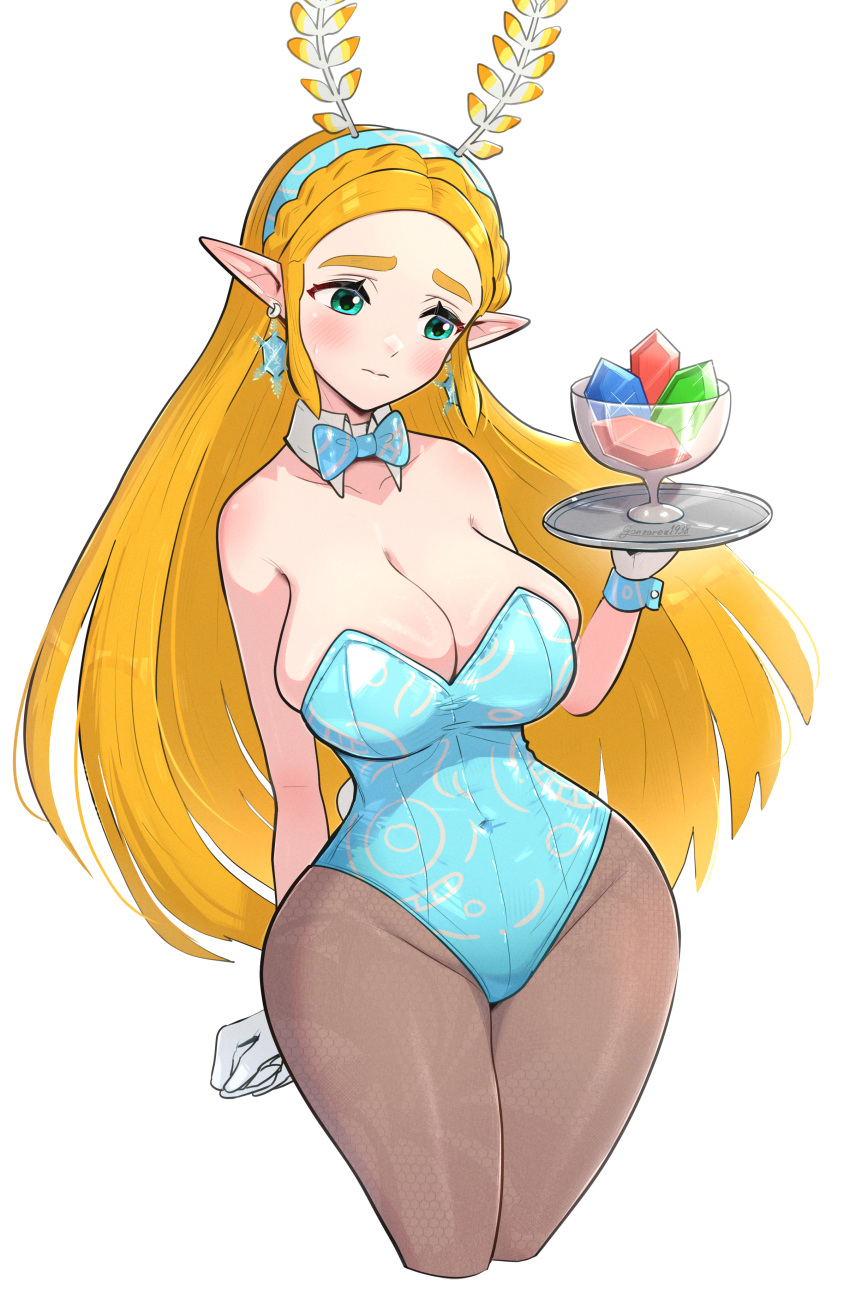 1girl 荒诞_res 诱人 交替_服装 大胸 金发 蓝色蝴蝶结 蓝色领结 蓝色紧身衣 腮红 蝴蝶结 蝴蝶结 棕色连裤袜 圣杯 乳沟 锁骨 皇冠辫子 杯子 分离领 耳环 尴尬假尾 宝石手套 冈萨雷斯 绿色眼睛 发带 高清晰度 拿着珠宝 紧身衣 长发 向下看 任天堂 连裤袜 花花公子 兔点y_ears princess_zelda 兔子_尾巴 卢比_(zelda) 雪花_耳环 闪闪发光的尾巴 the_legend_of_zelda the_legend_of_zelda: _tears_of_the_kingdom 托盘女服务员白色背景白色手套宽臀部手腕袖口