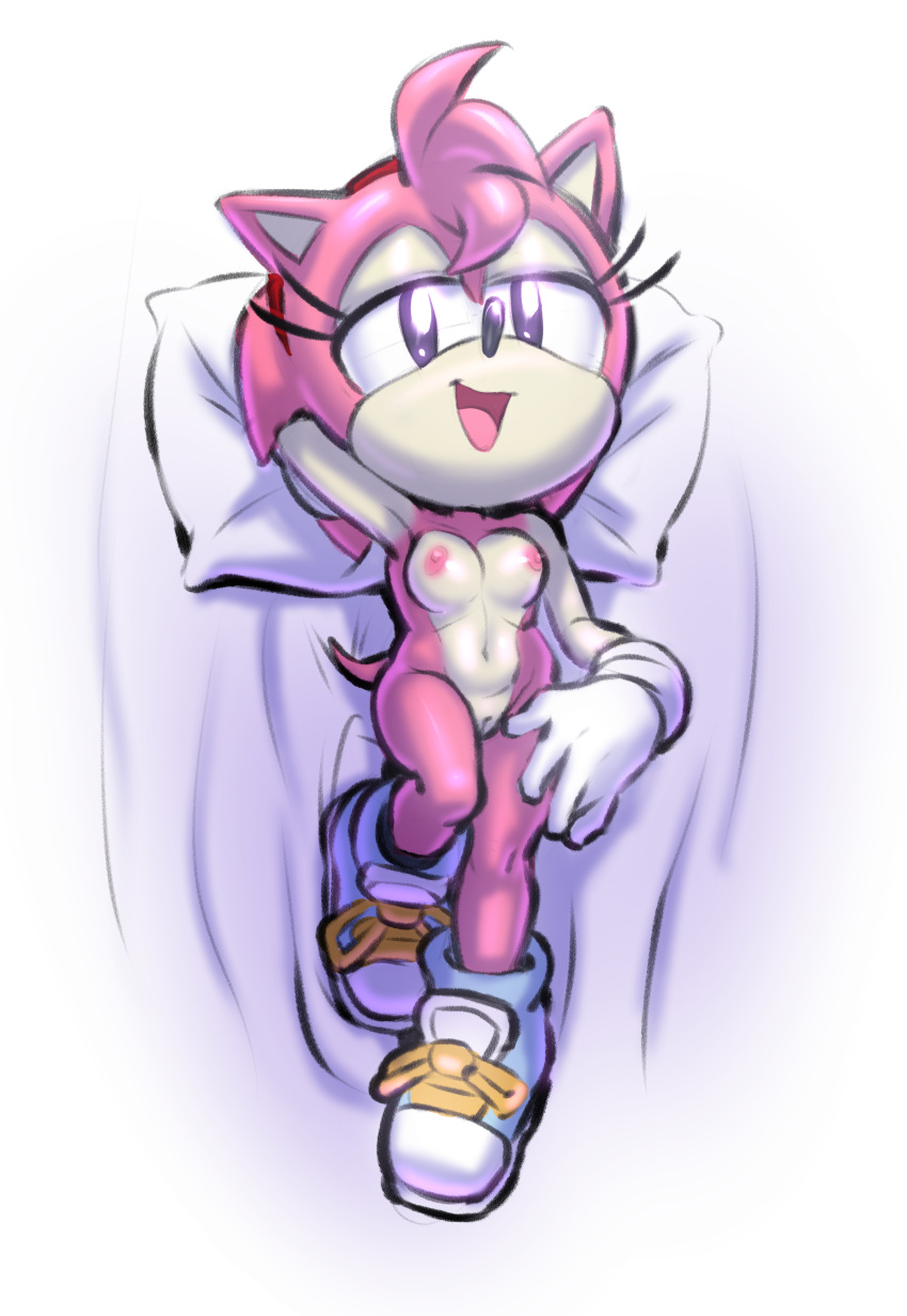 1girl 1girl 2024 amy_rose 拟人化 乳房 classic_amy_rose classic_sonic_(universe) 抱枕 抱枕设计 eulipotyphlan 手指 毛皮 生殖器 手套 头戴手臂 刺猬 高分辨率 hotred is_(艺术家) 躺着 看着观众 哺乳动物 大部分裸体 肚脐 乳头 背部 张开嘴巴 张开笑容 枕头 粉红色身体 粉红色毛皮 阴部 rockthebull sega 鞋 微笑 sonic_robo_blast_2 sonic_the_hedgehog_(系列) 尾巴