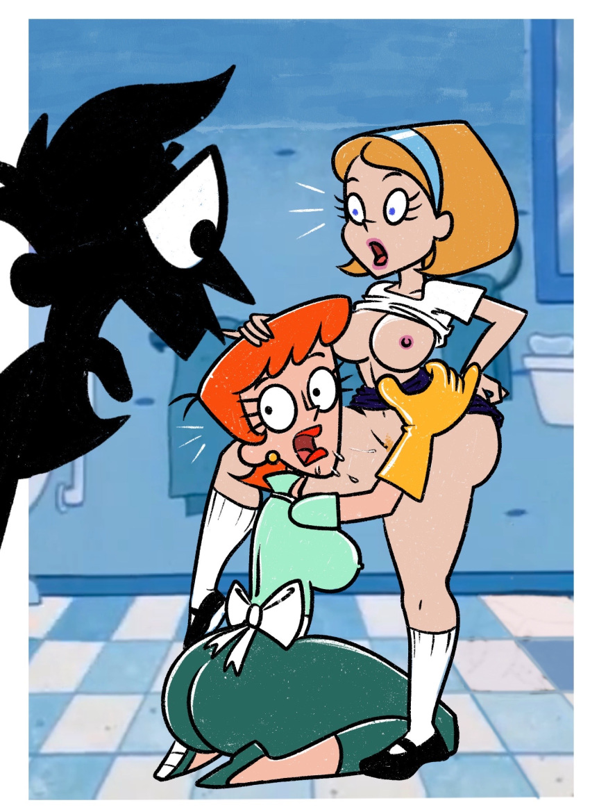 2_girls 围裙 浴室 大乳房 乳房 卡通网络 当场被抓住 德克斯特的爸爸 德克斯特的实验室 德克斯特的妈妈 耳环 眼镜 手套 发带 手放在头上 抬腿 保姆丽莎 看着另一个人 橙色头发 pizzalazerbot 阴部 舔阴部 红发 衬衫 衬衫卷起 裙子 裙子卷起 袜子 袜子和鞋子 尤里